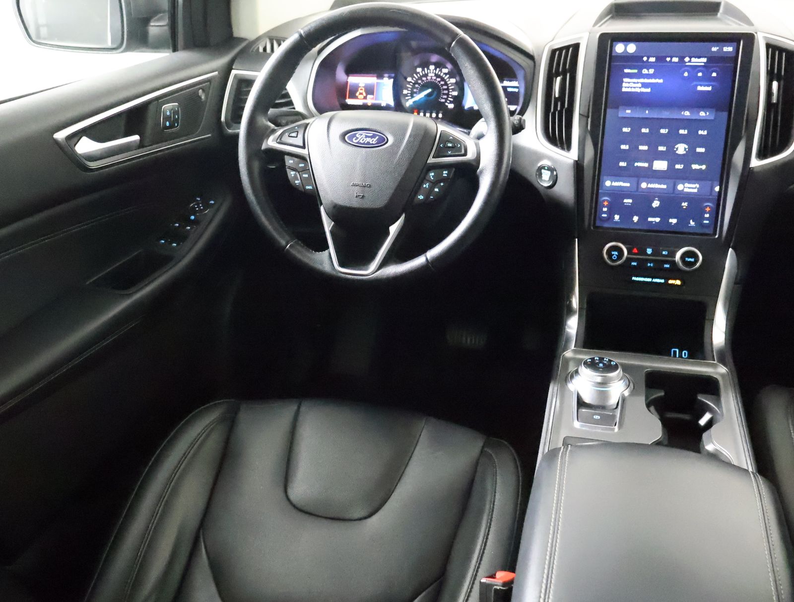 2022 Ford Edge Titanium photo