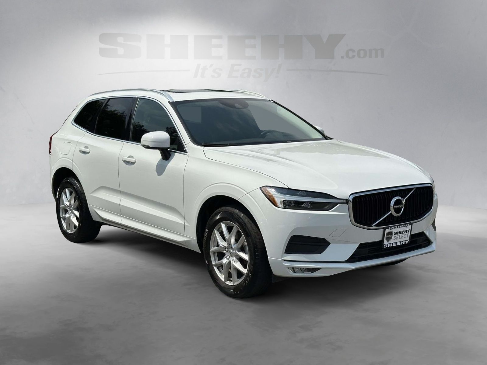 Used 2021 White Volvo T5 Momentum image 2