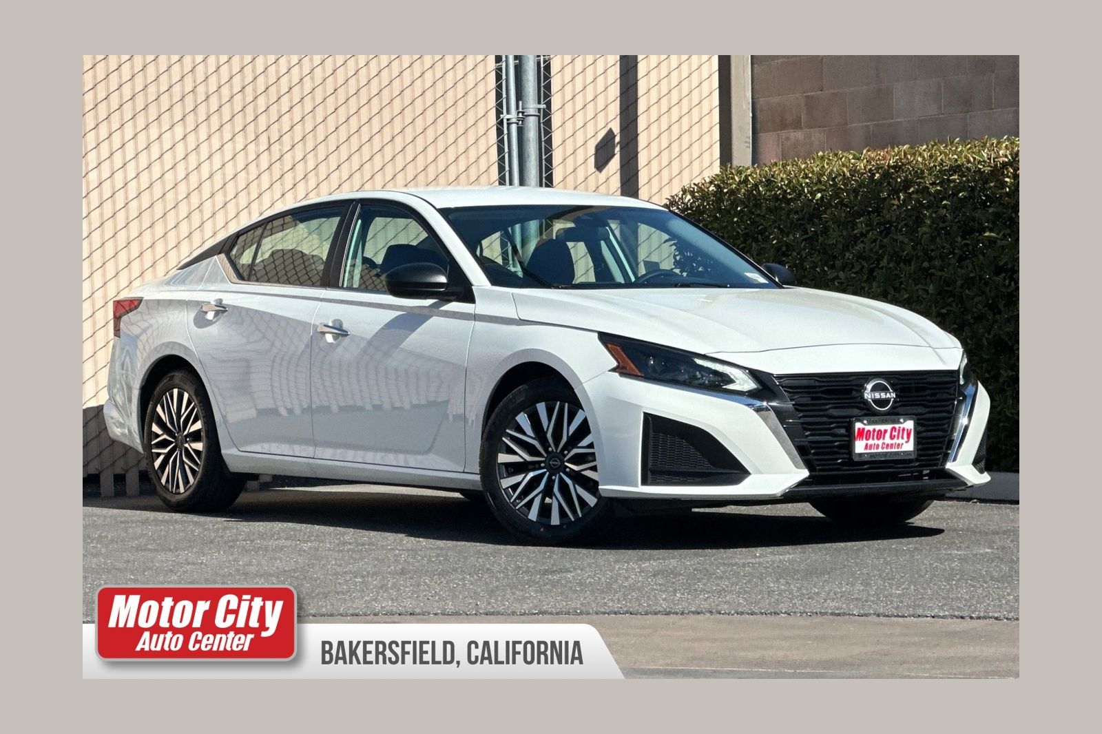 Glacier White 2025 Nissan Altima Sedan Front-Wheel Drive Continuously Variable Transmission