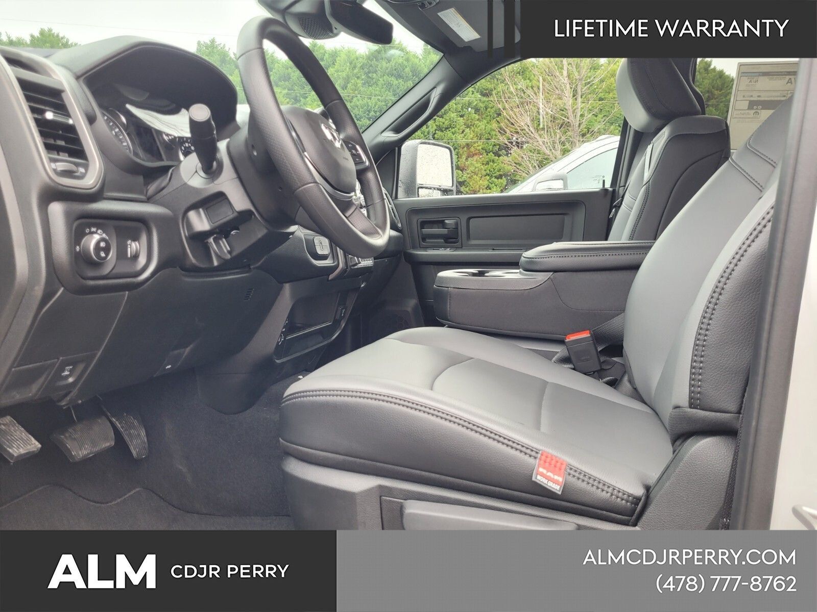 New 2026 Bright White Clear-Coat Exterior Paint RAM Tradesman image 7