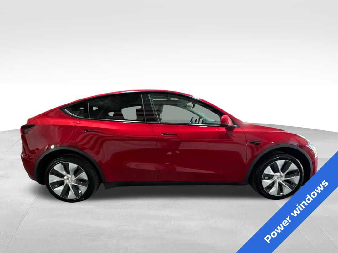 View vehicle photo 4