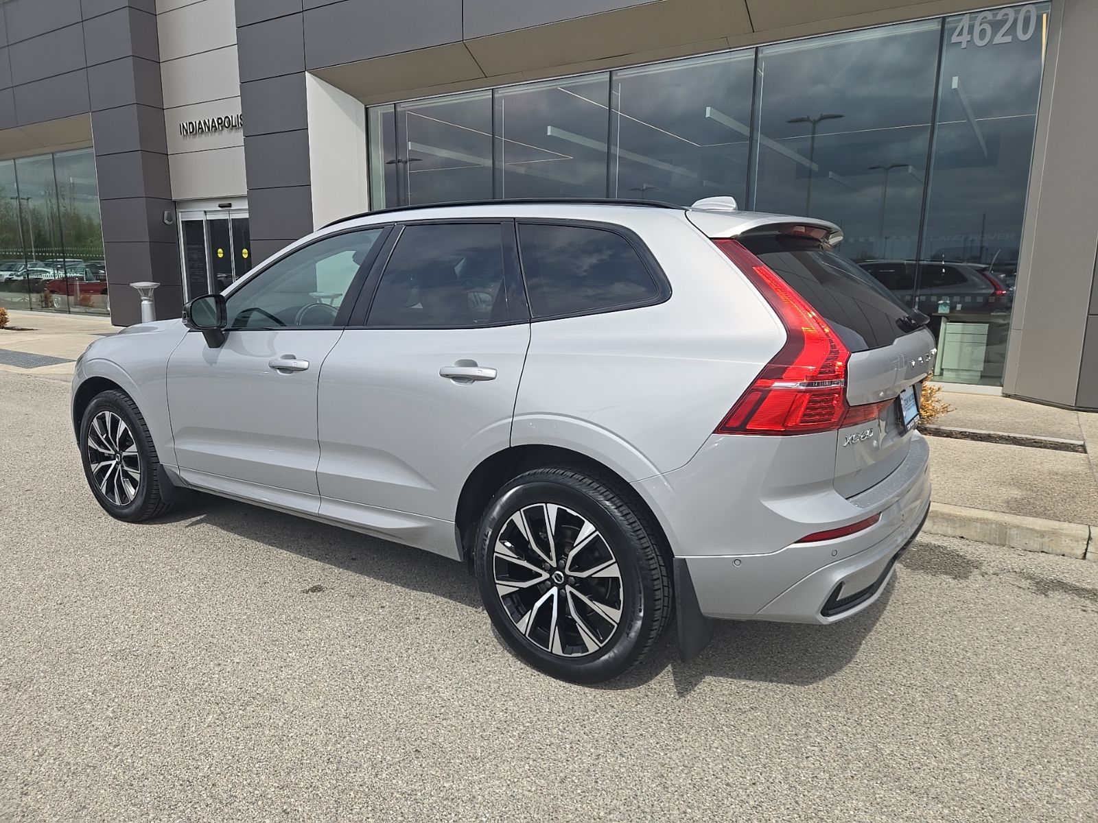 View vehicle photo 7