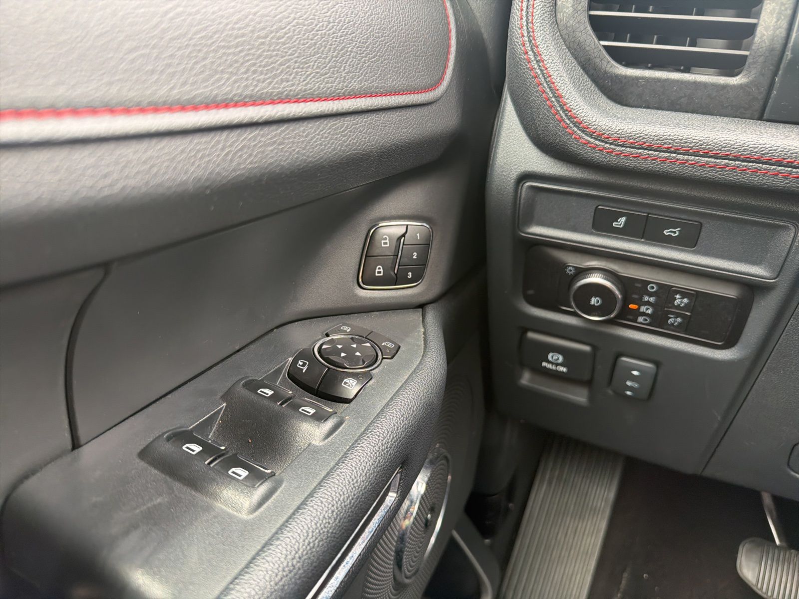 Certified Used 2023 Oxford White Ford Limited image 22