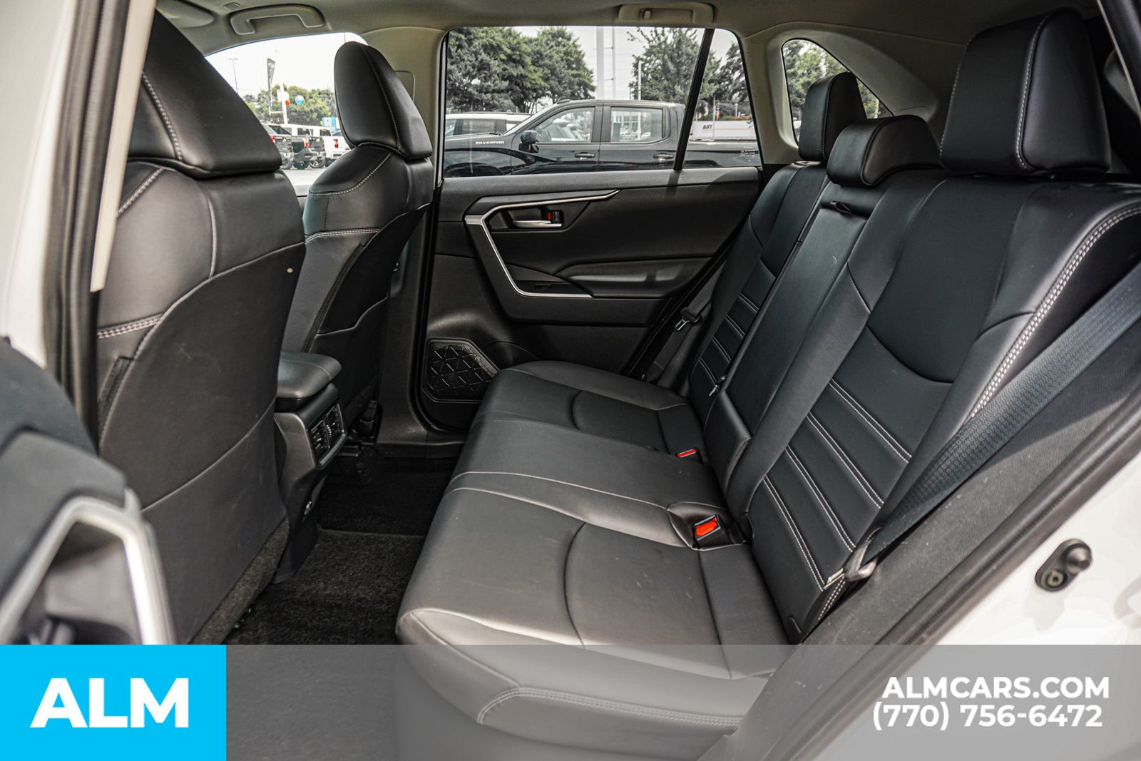 Used 2025 Beige Toyota XLE Premium image 23