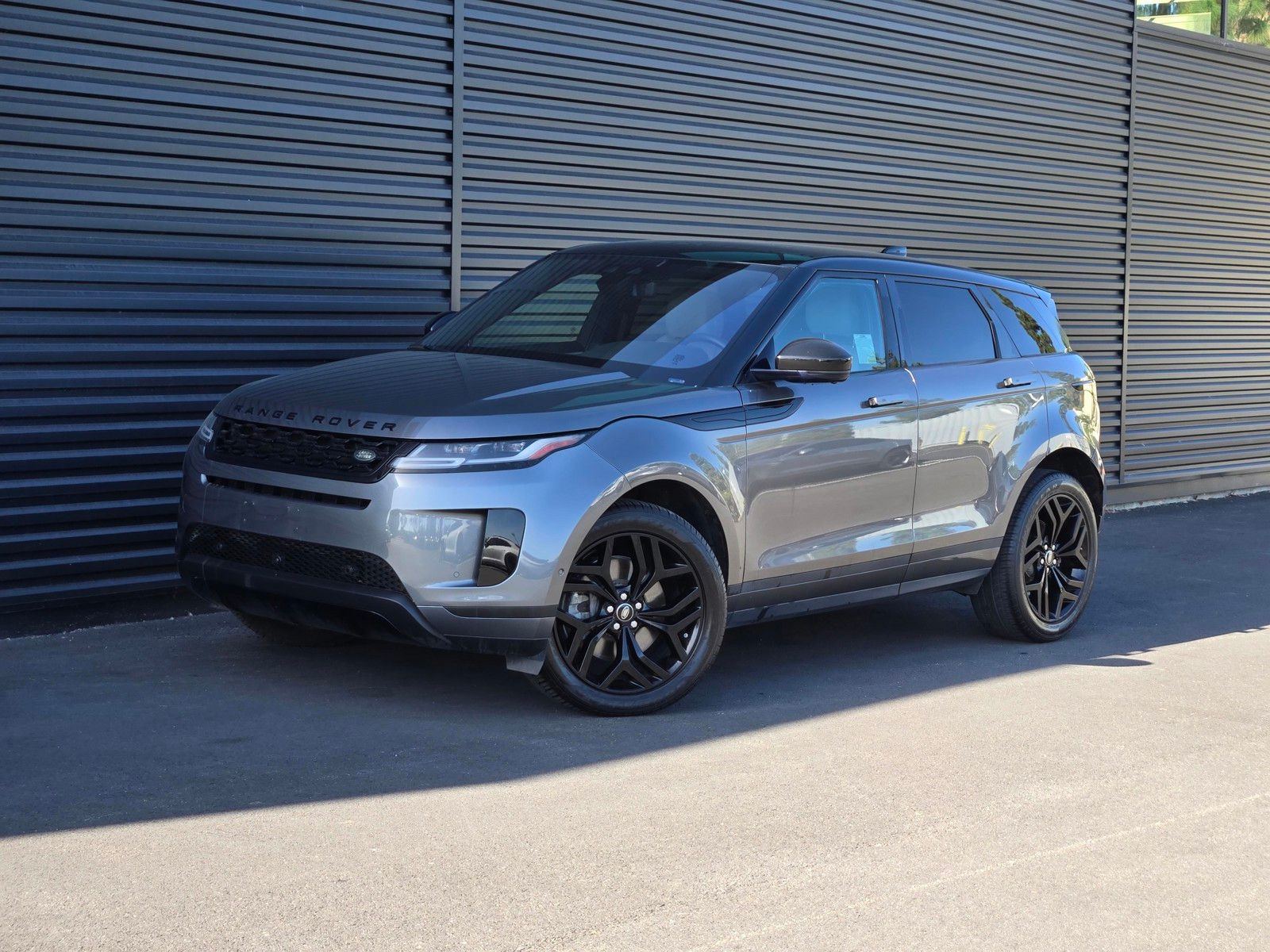 2020 Land Rover Range Rover Evoque SE — full photo 1 of 45