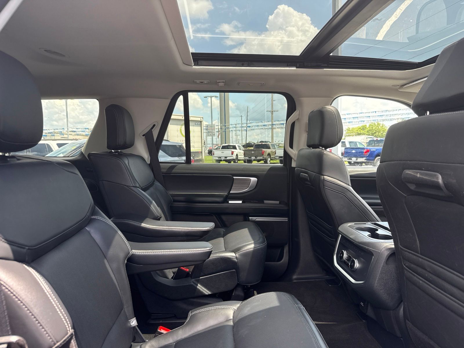 2025 Ford Expedition image 8