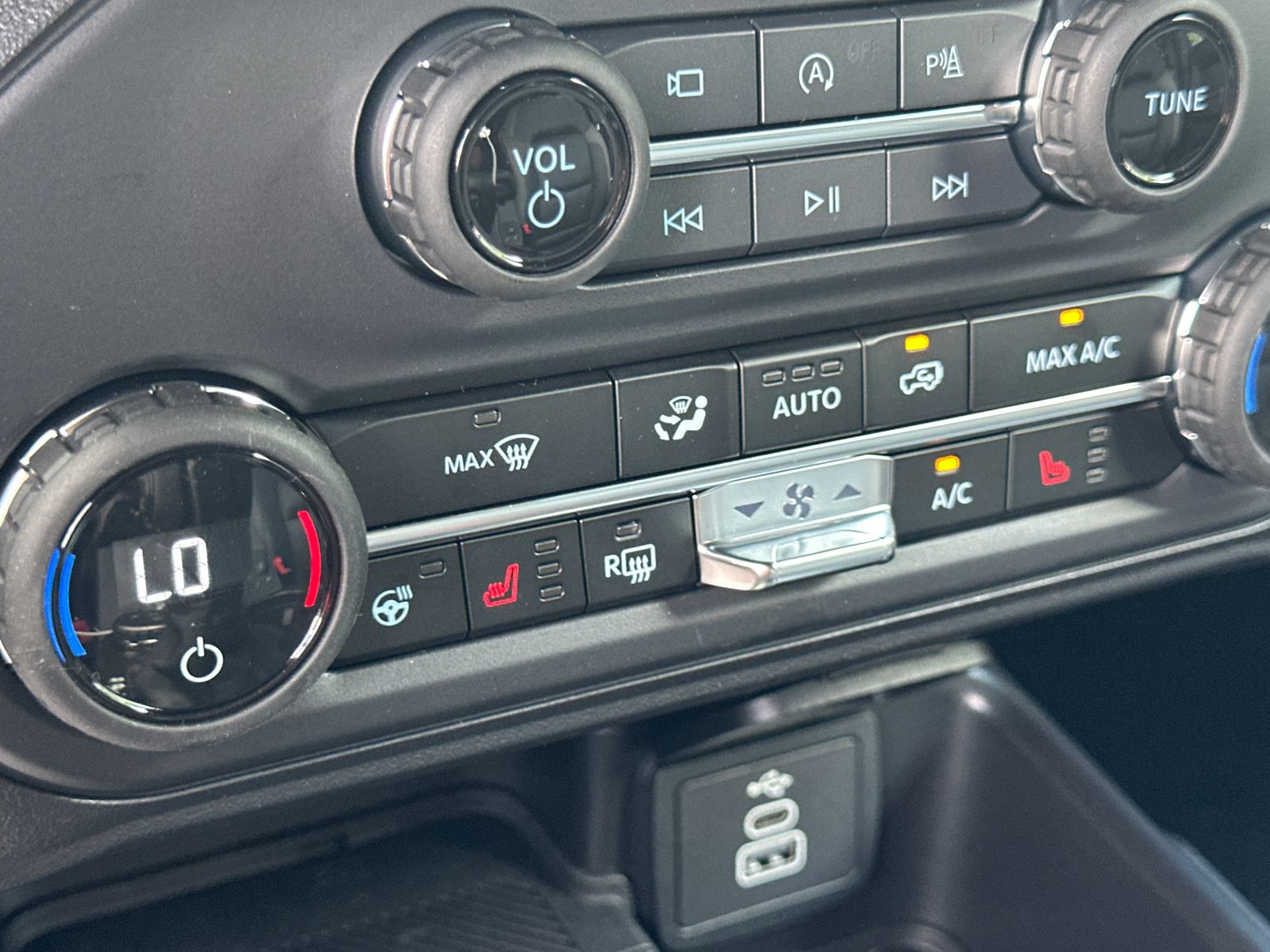 New 2026 Avalanche Gray Ford Outer Banks® image 30