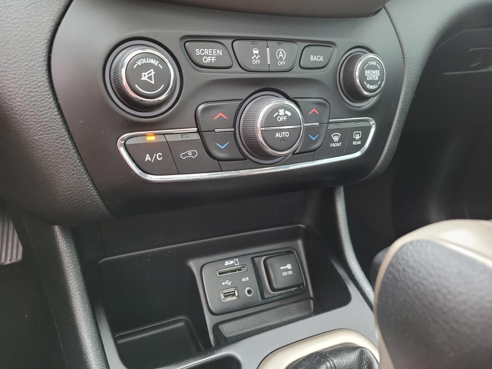 used 2016 Jeep Cherokee car, priced at $13,900