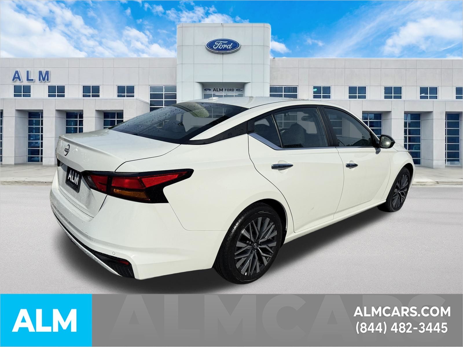 Used 2025 White Nissan 2.5 SV image 5