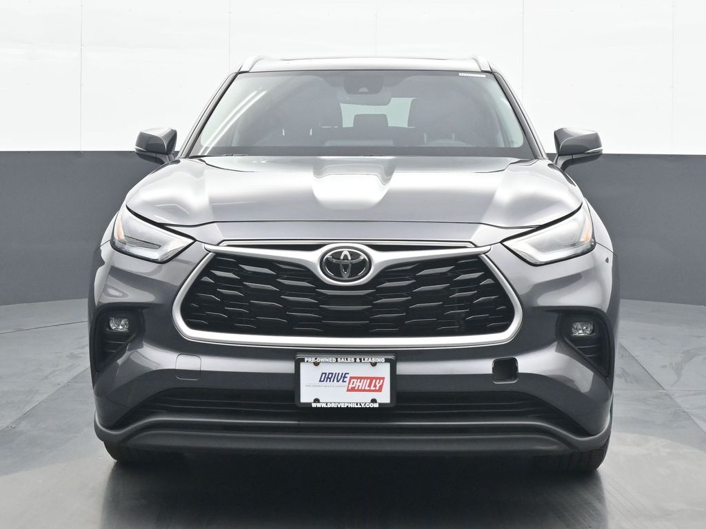 Magnetic Gray Metallic 2024 Toyota Highlander XLE AWD SUV / Crossover All-Wheel Drive 8-Speed Automatic