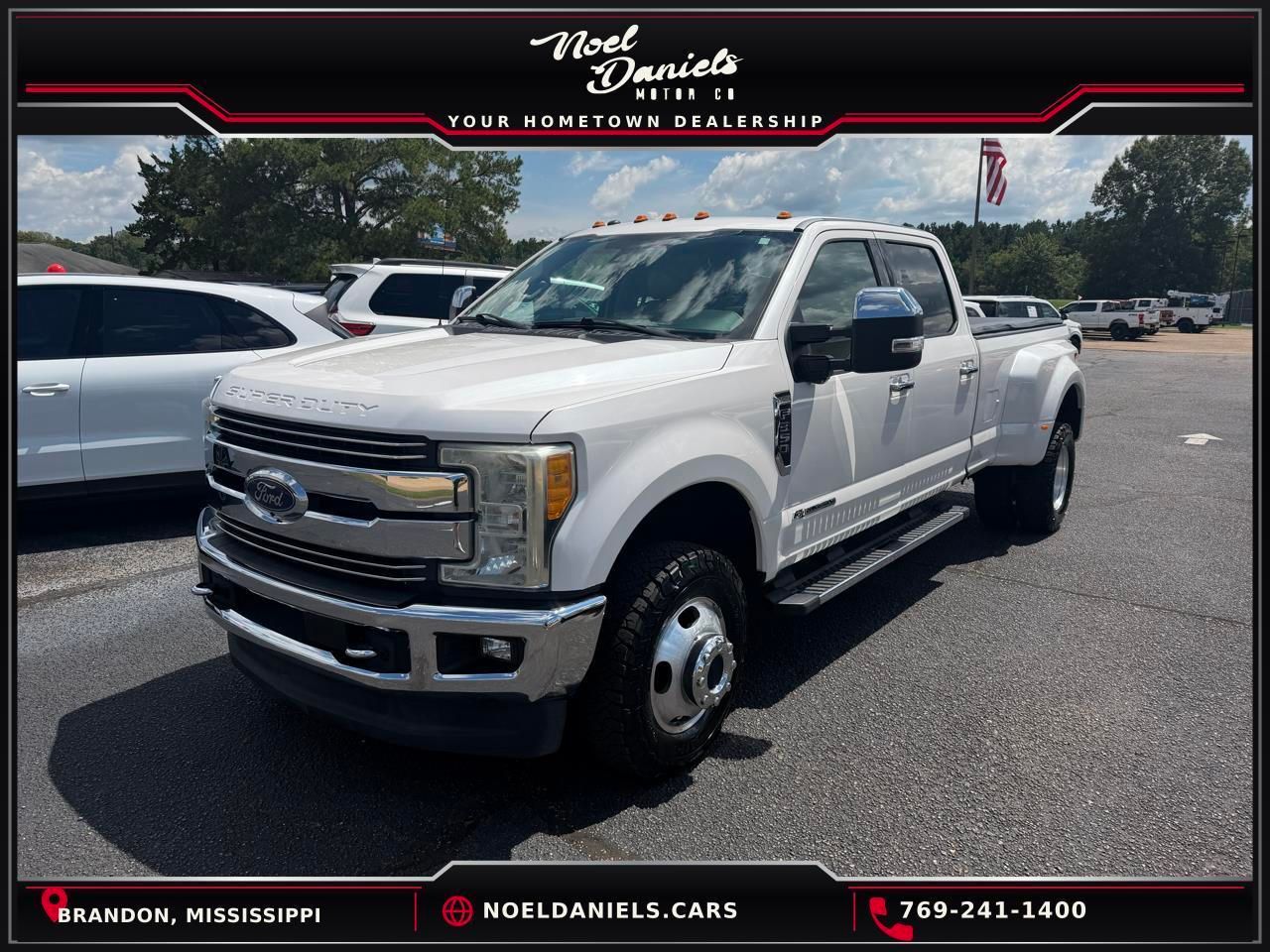 White Platinum Clearcoat Metallic 2017 Ford F-350 Super Duty Pickup Truck Four-Wheel Drive 6-Speed Automatic