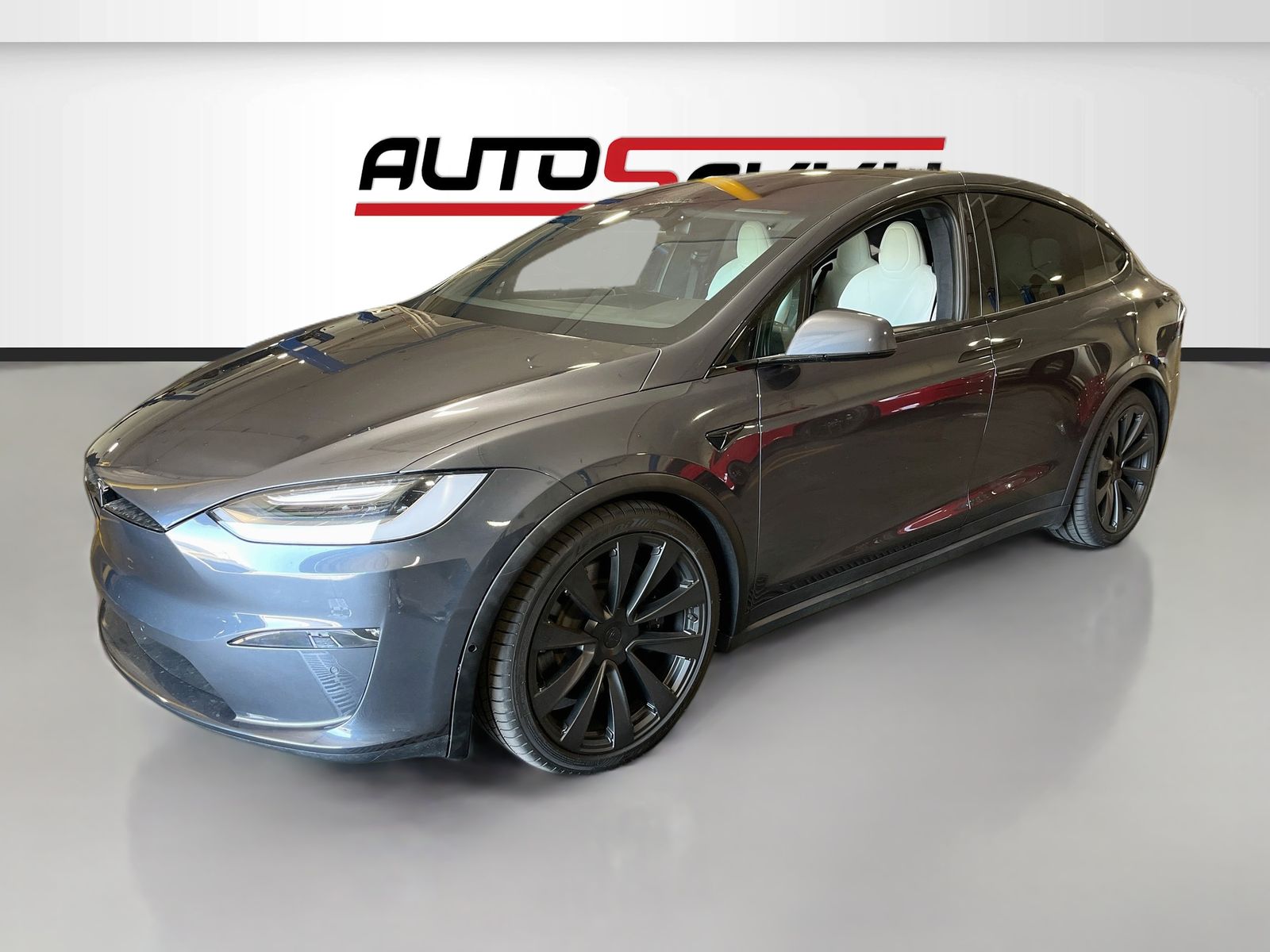 Used 2022 Gray Tesla Plaid image 3