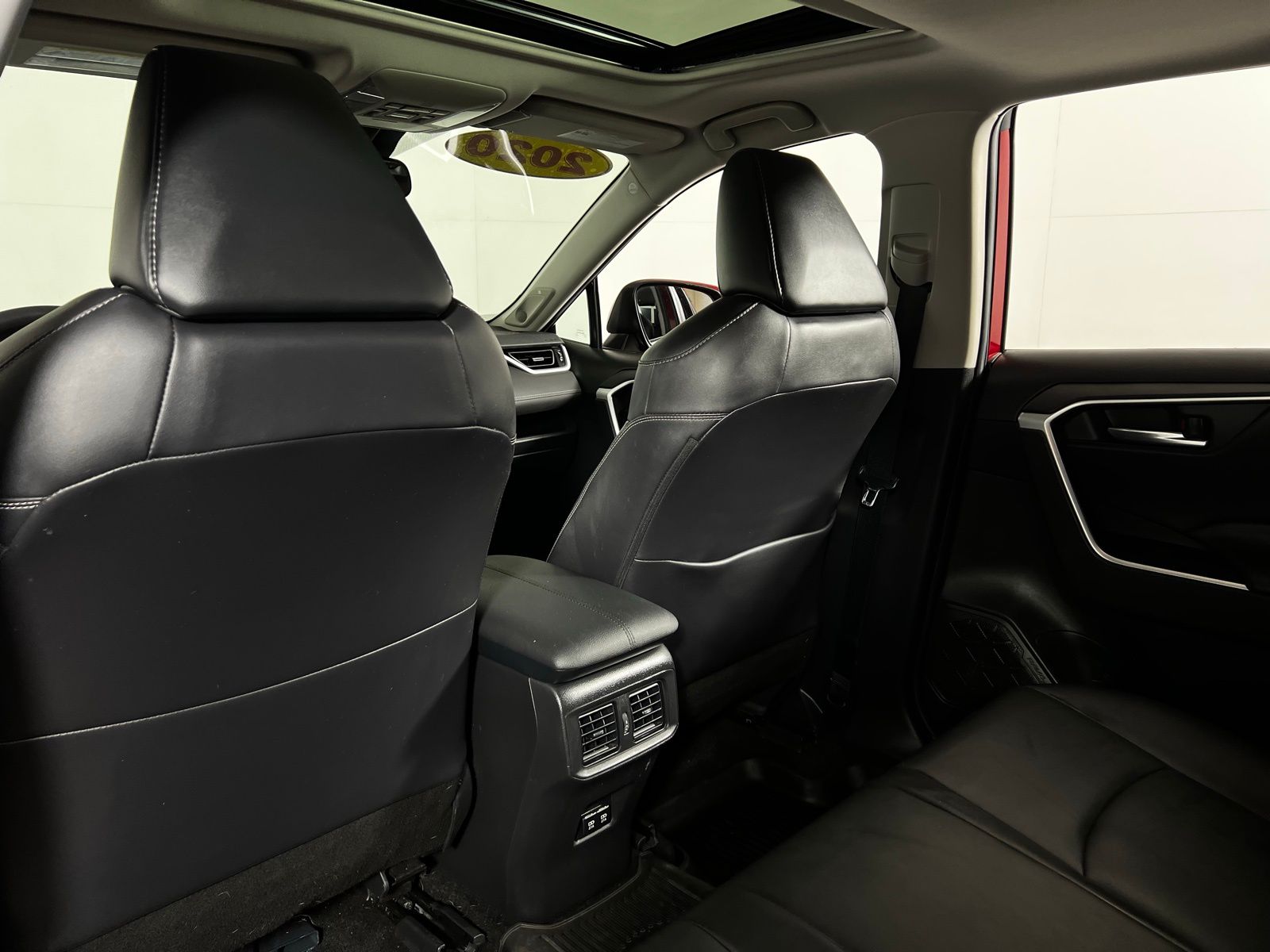 Thumbnail: 2020 Toyota RAV4 - 24