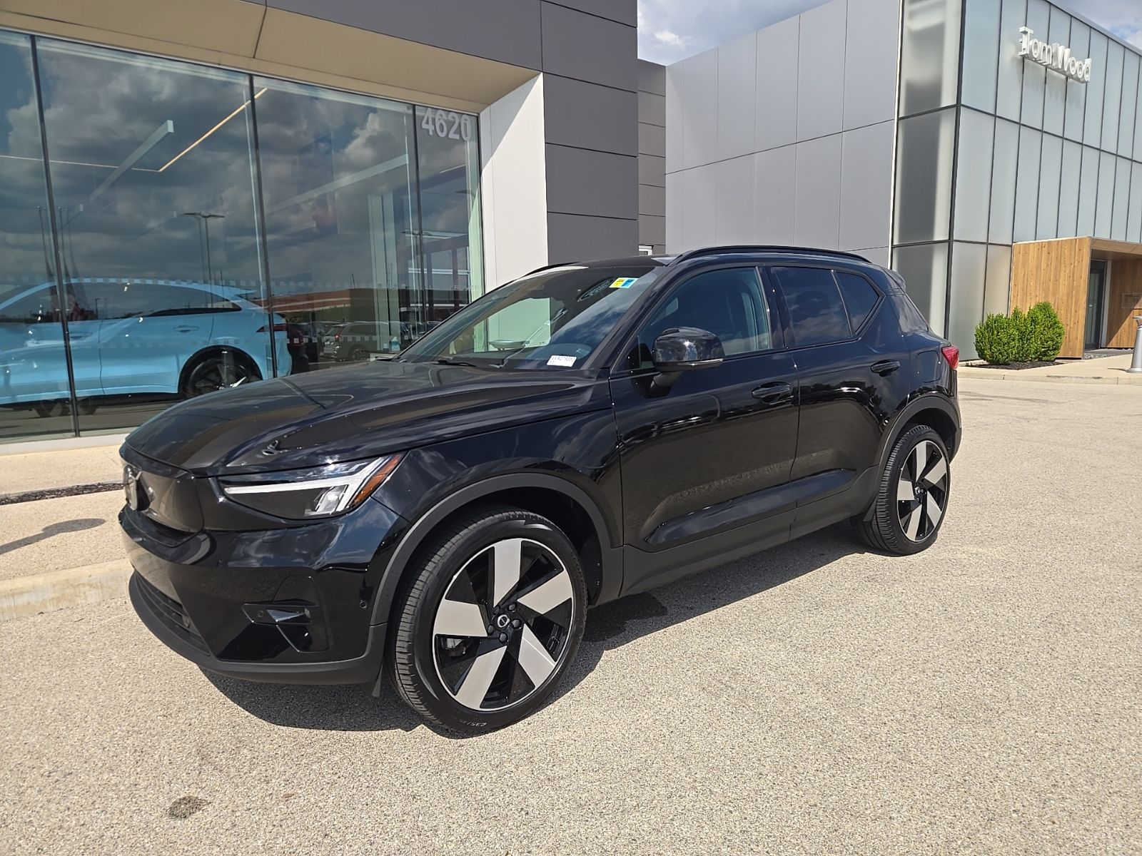  2023 Volvo XC40 Recharge Twin Ultimate eAWD   