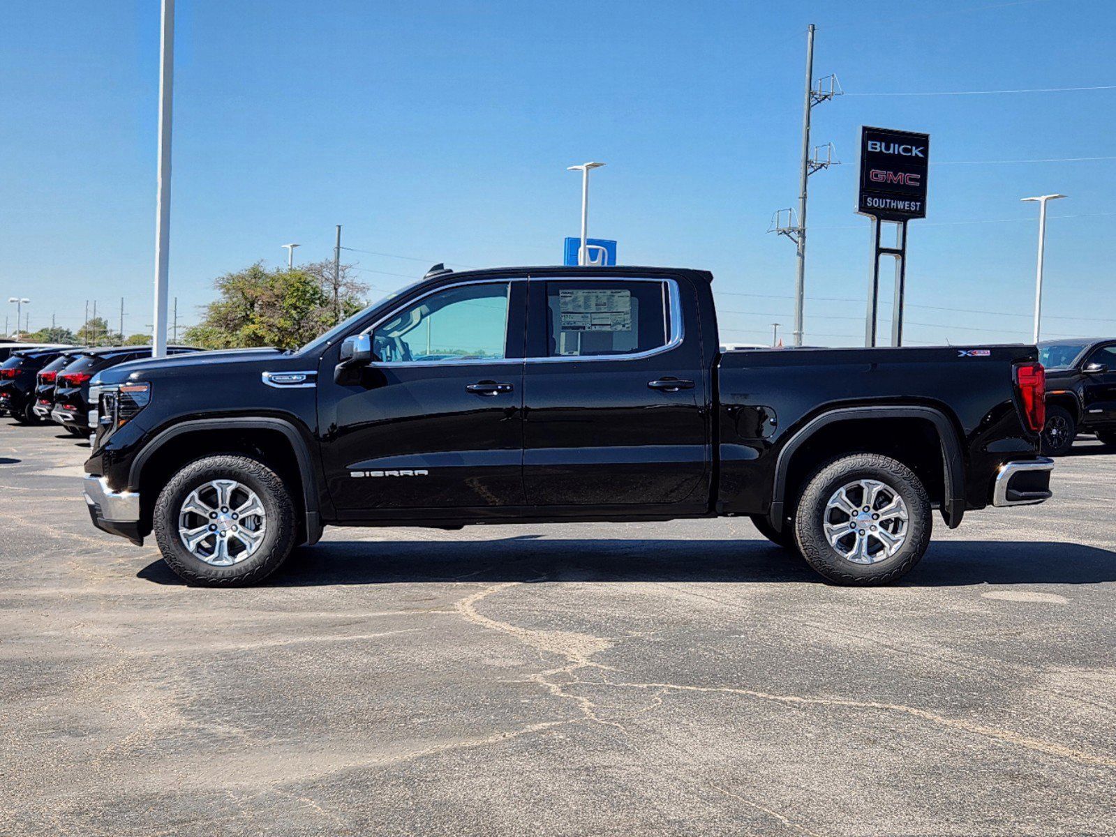 2025 GMC Sierra 1500 SLE 3