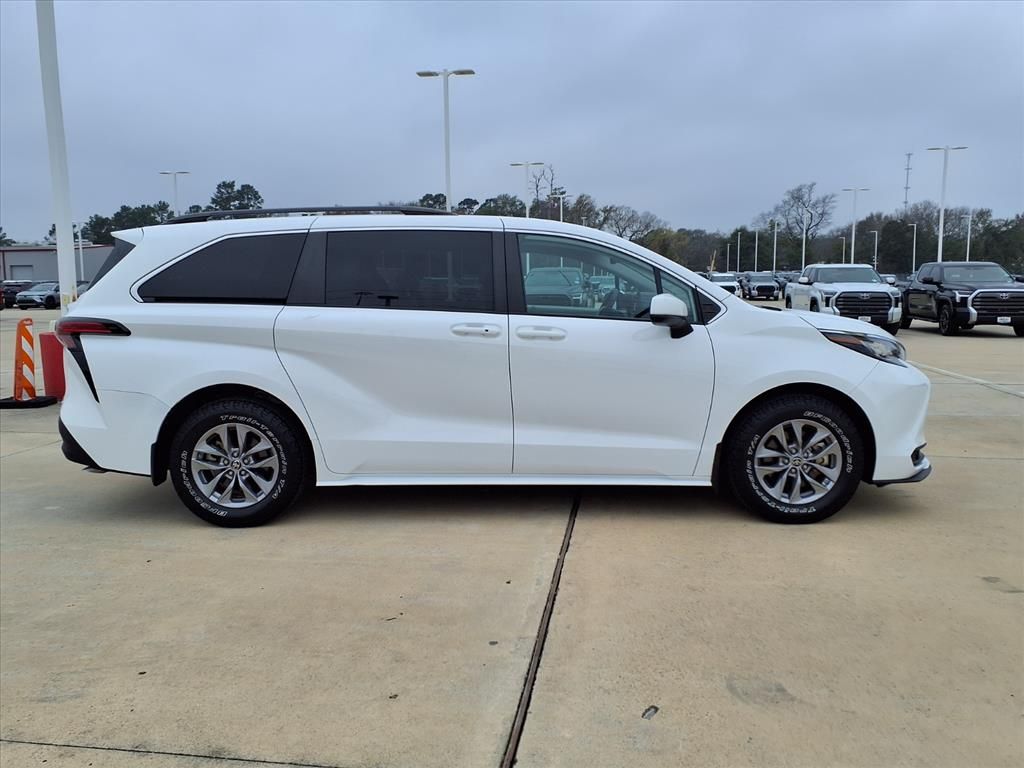 2022 Toyota Sienna LE White at AutoSavvy Houston Southwest