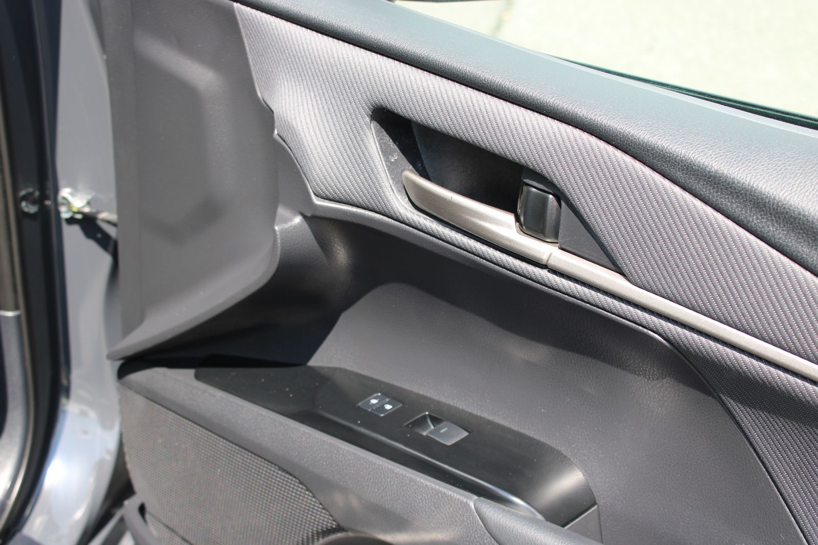 Used 2025  Toyota SE image 15