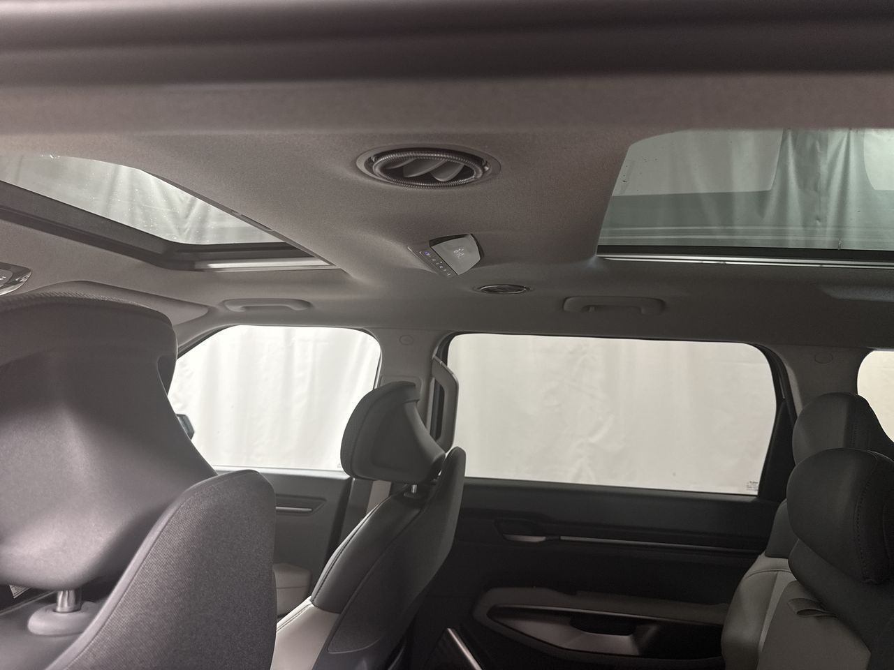 2026 Kia EV9 Wind photo 24