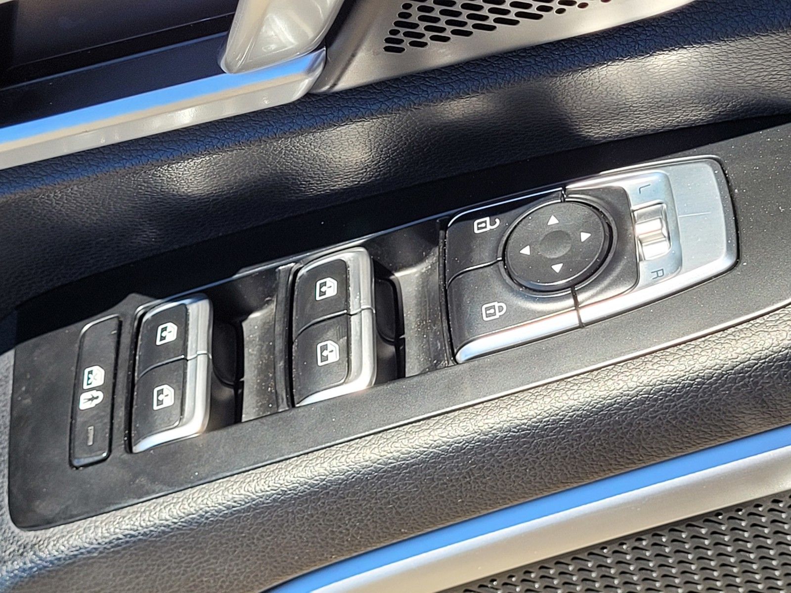 2024 Kia Telluride S - Photo 23