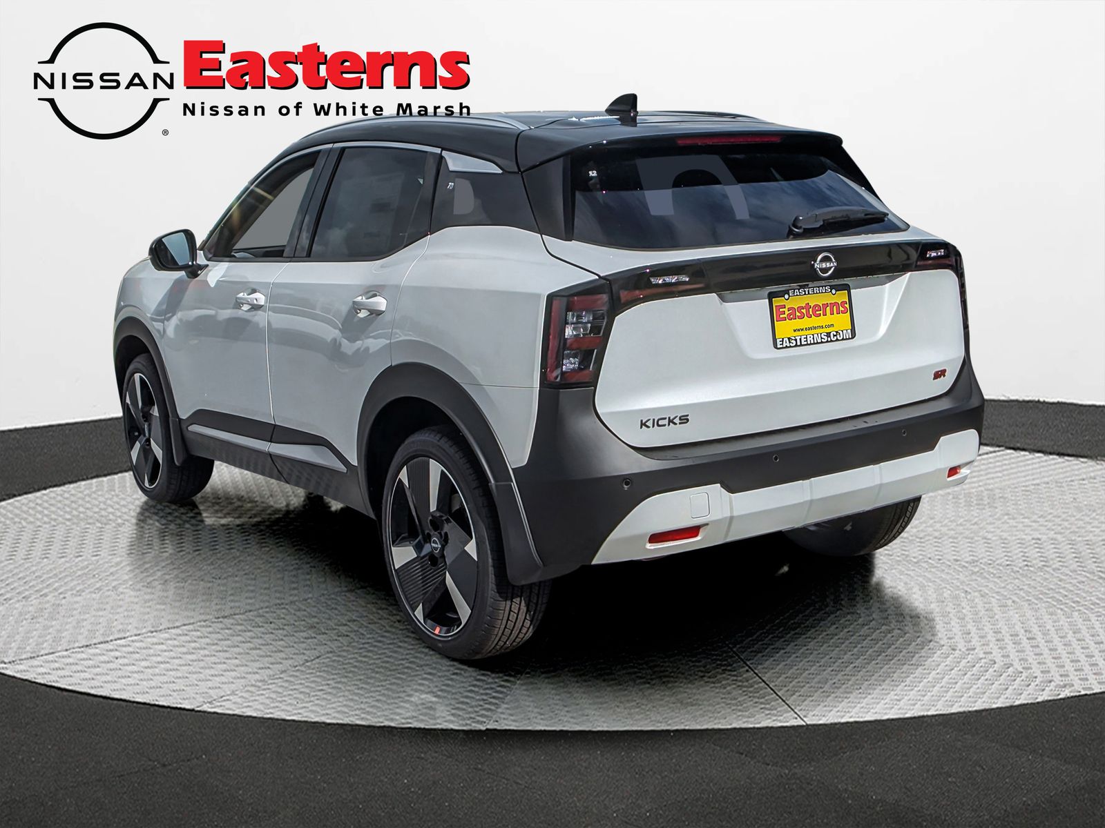 2025 Nissan Kicks SR photo 2