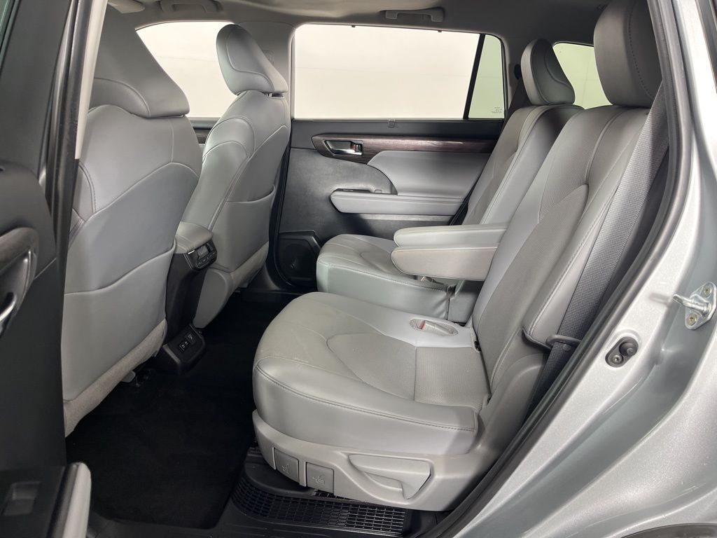 Thumbnail: 2021 Toyota Highlander - 27
