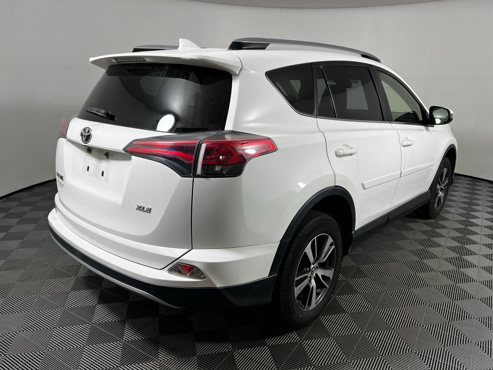 Thumbnail: 2018 Toyota RAV4 - 5