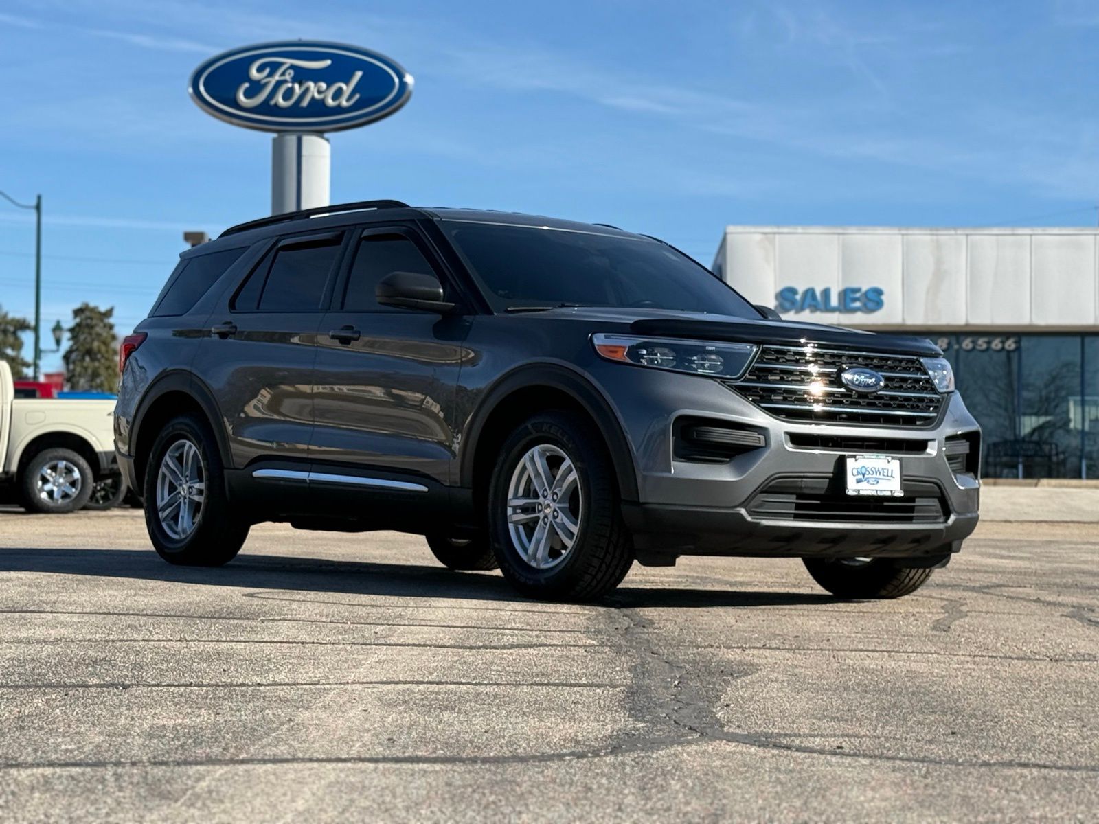 2022 Ford Explorer XLT 4WD's photo