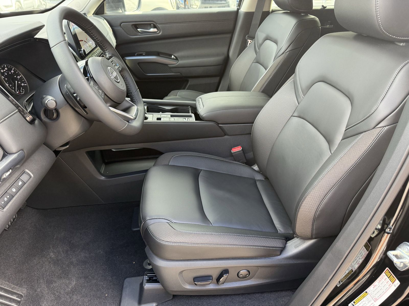 2025 Nissan Pathfinder SL photo 21