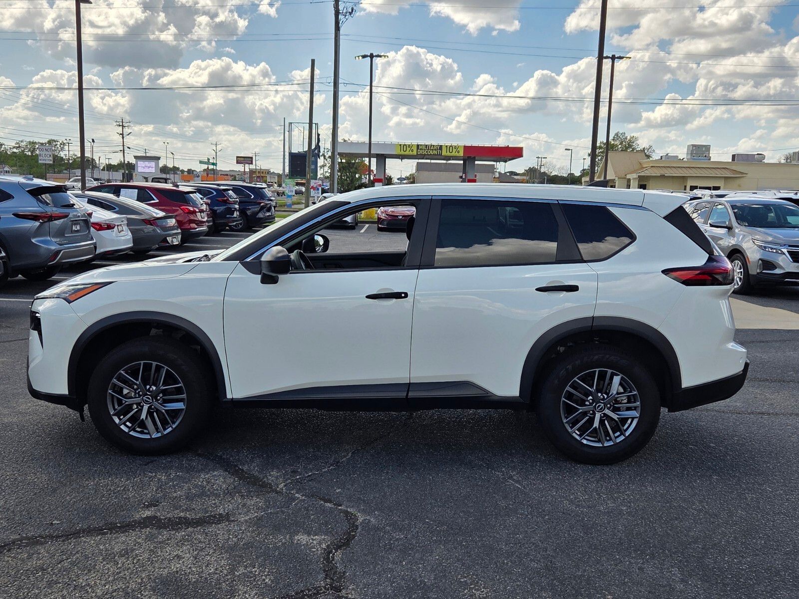 View vehicle photo 4