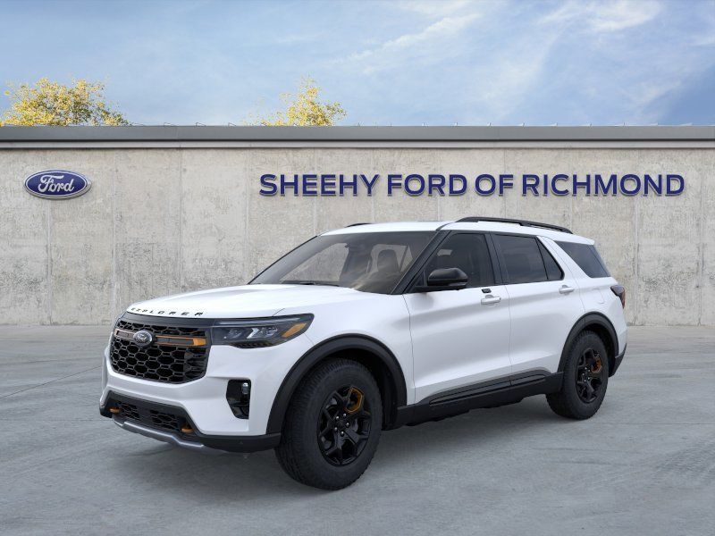 New 2026 Star White Metallic Tri-Coat Ford Tremor image 2