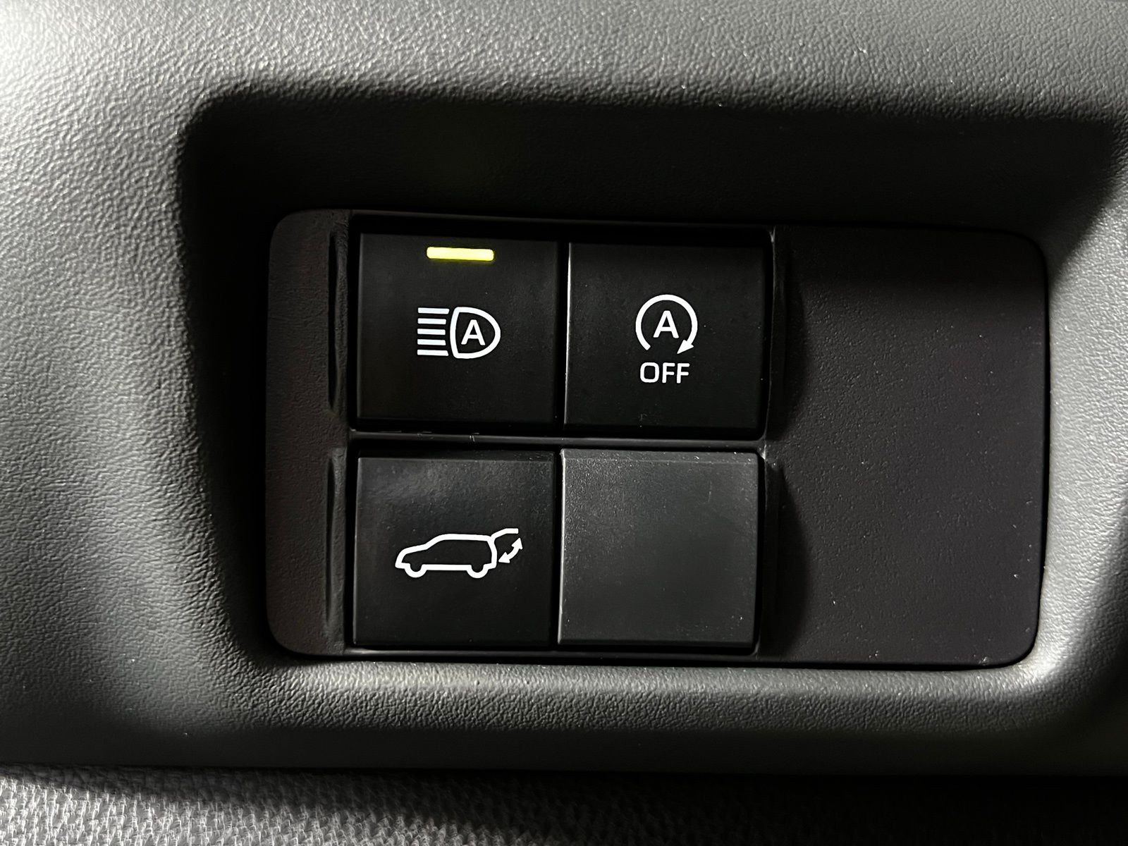 Thumbnail: 2023 Toyota Highlander - 22