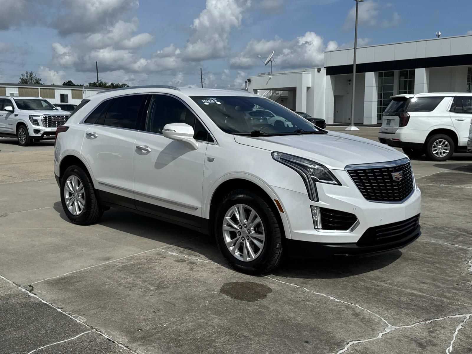 Crystal White Tricoat 2023 Cadillac XT5 SUV / Crossover Front-Wheel Drive 9-Speed Automatic