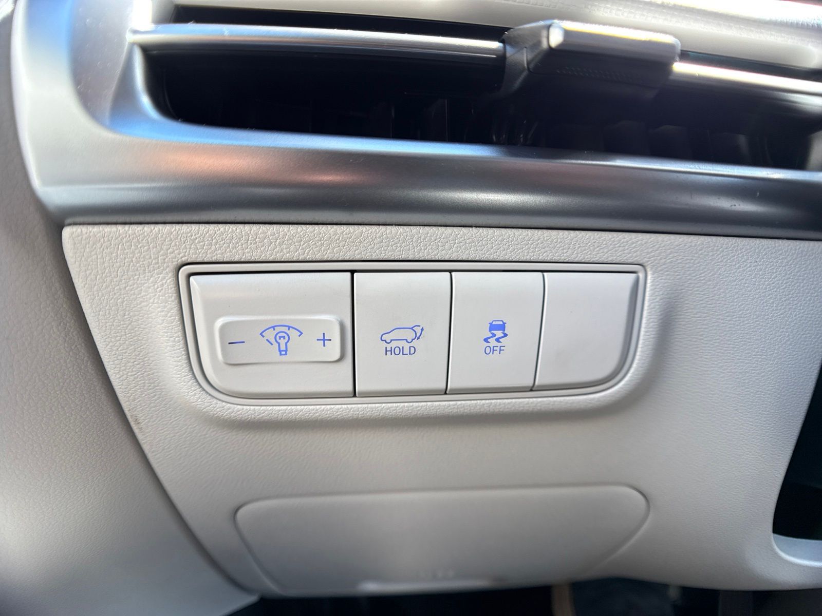 Used 2025 Green Hyundai SEL image 22