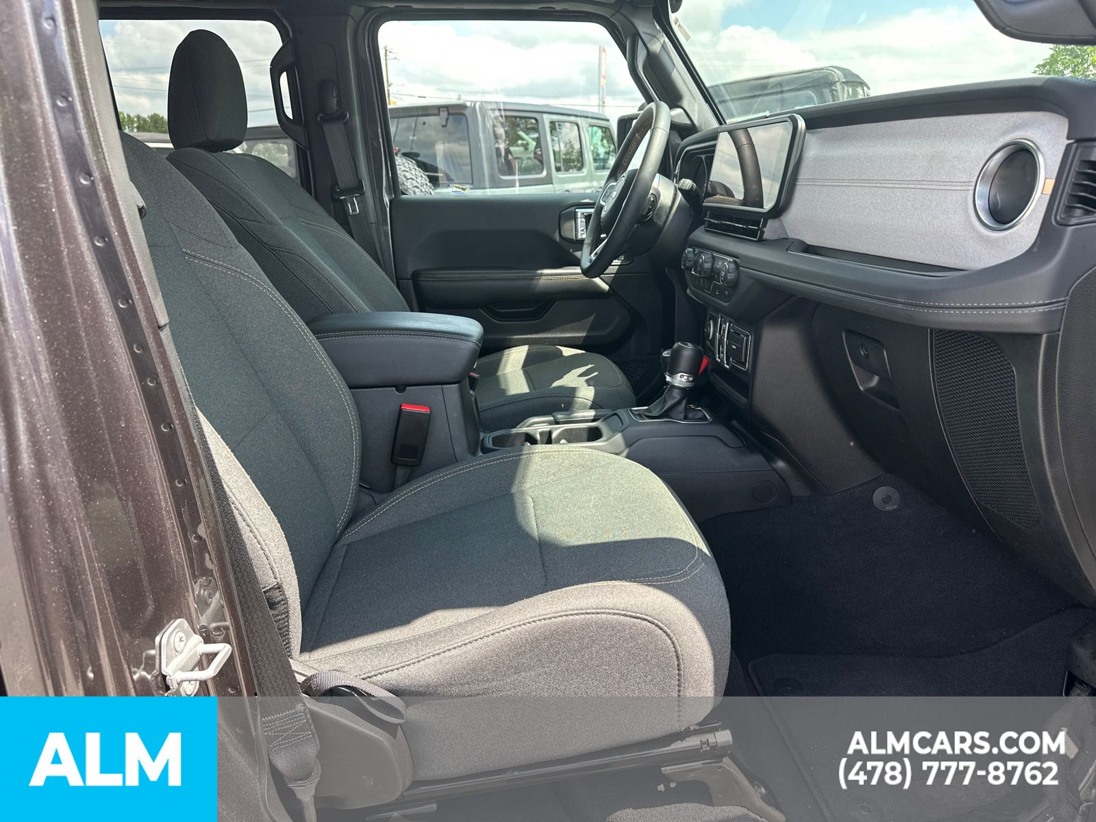 Used 2025 Gray Jeep Sahara image 16