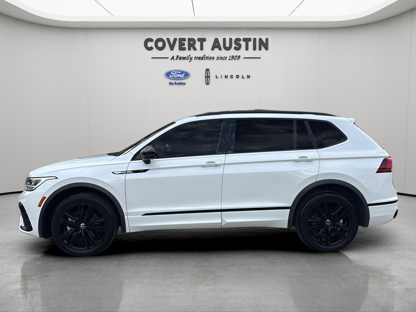 Used Car 2022 Volkswagen Tiguan  2.0t Se R-line Black For Sale In Austin, Texas