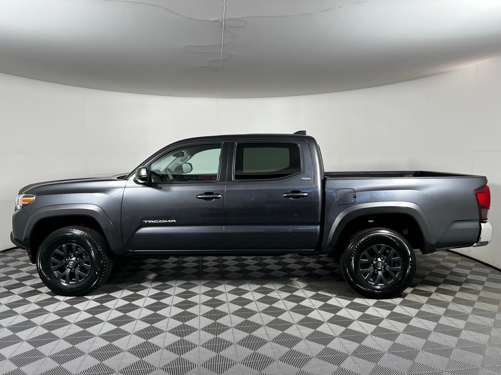 2022 Toyota Tacoma SR 8