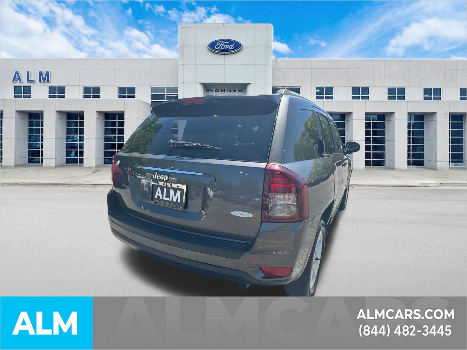 Used 2016 Granite Crystal Clearcoat Metallic Jeep Latitude image 5