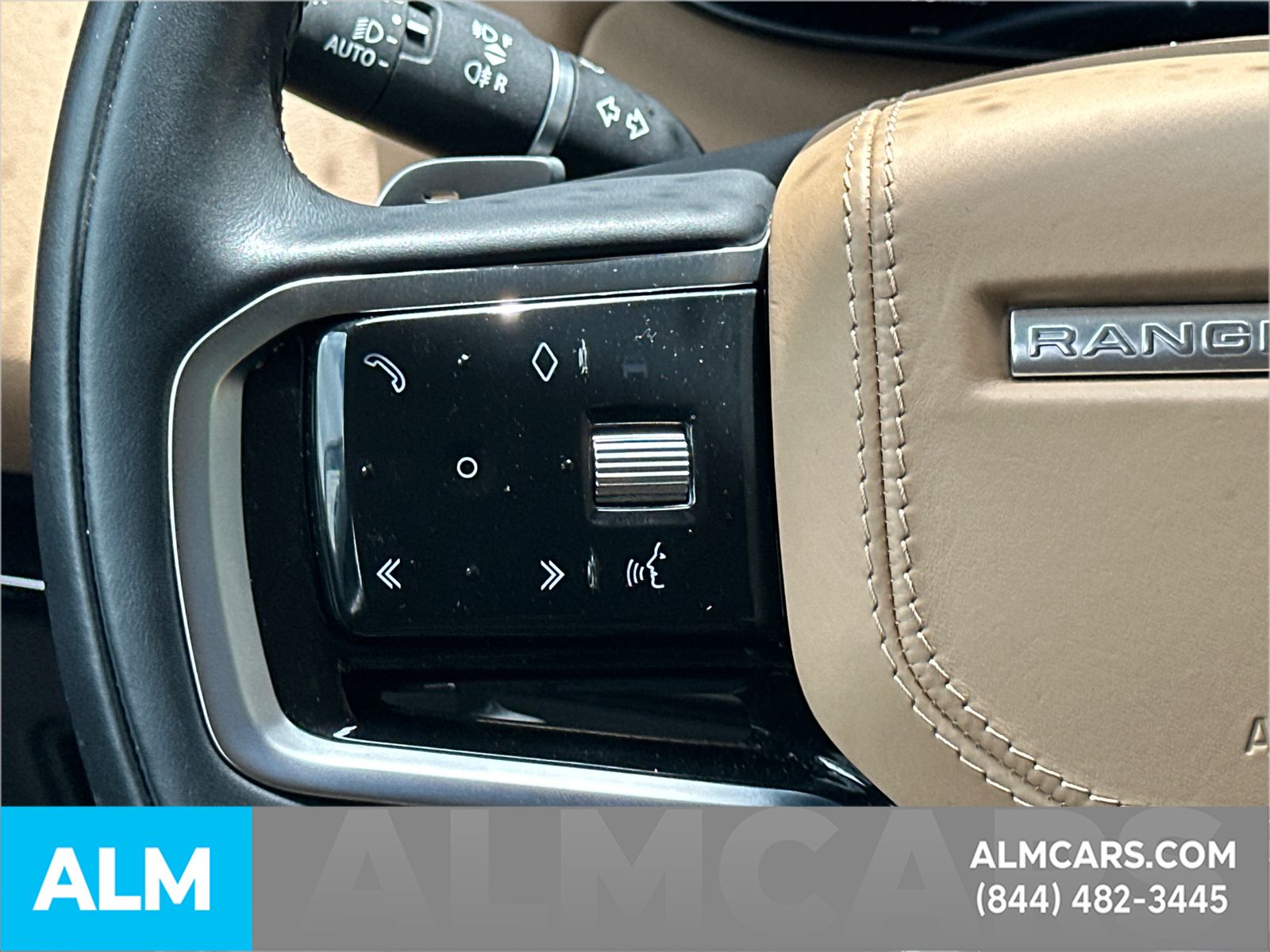 Used 2023 White Land Rover SE image 29