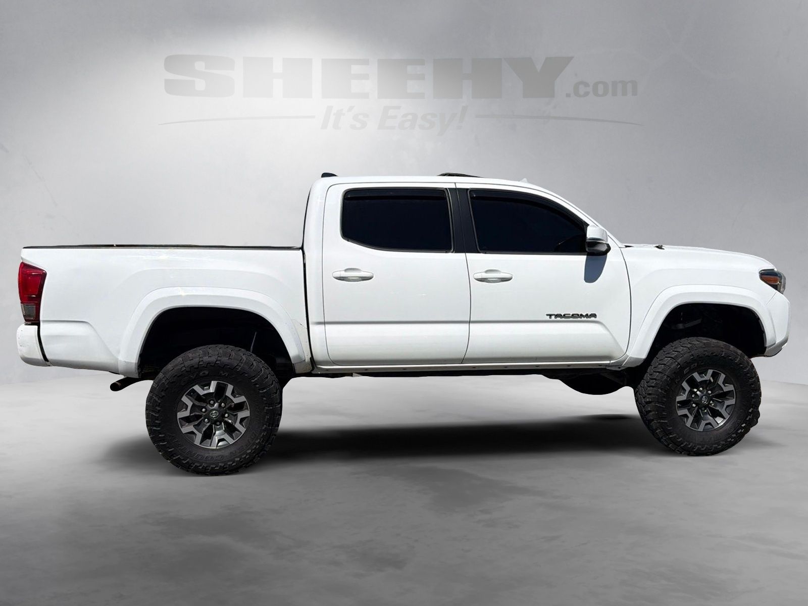 Used 2017 Super White Toyota TRD Off-Road image 10