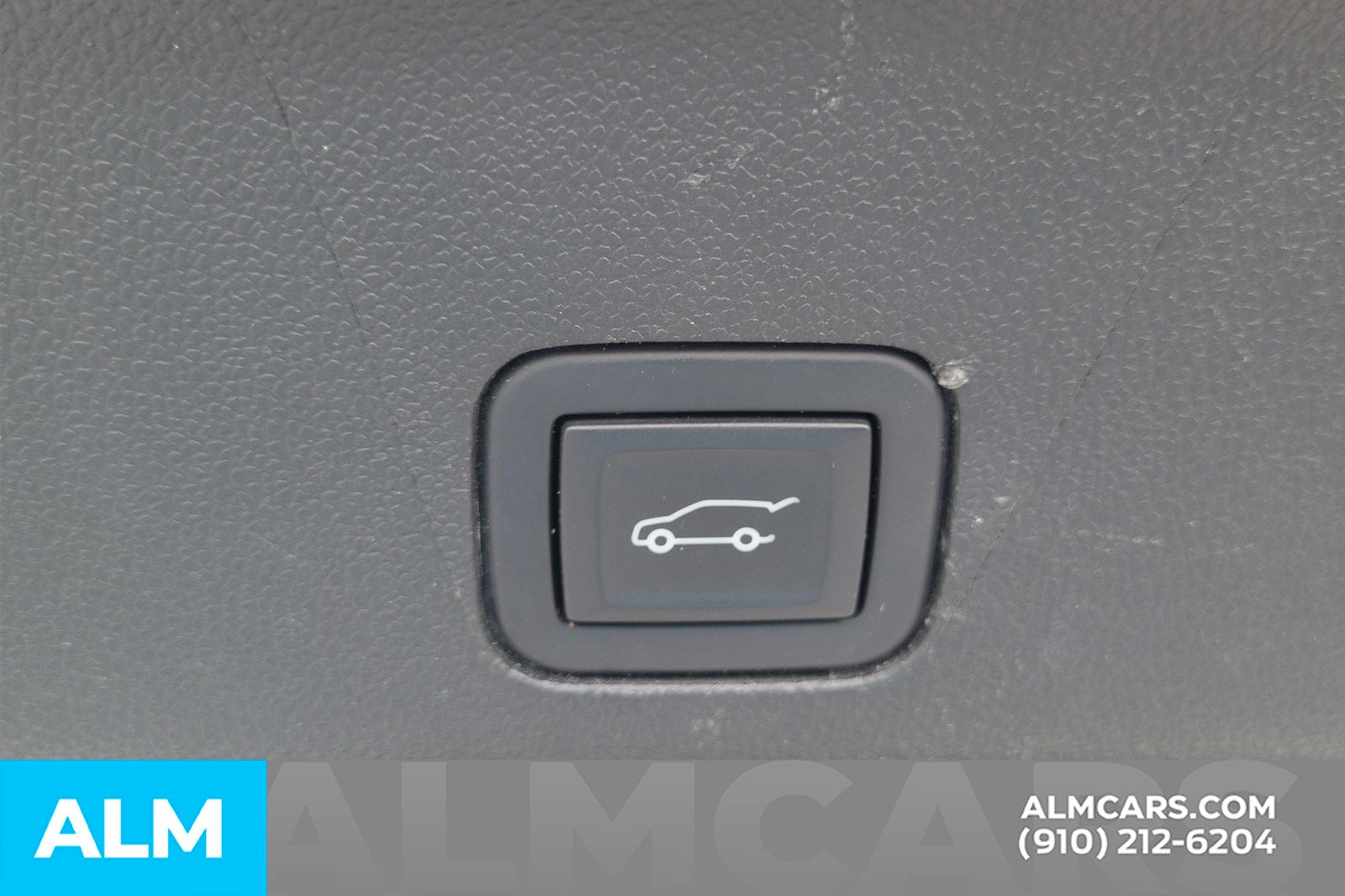 Used 2024 Summit White Chevrolet LT image 9