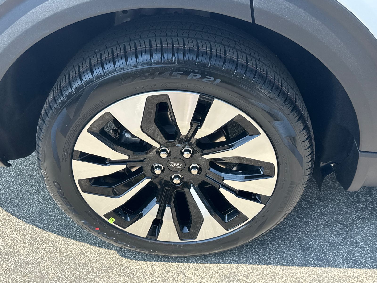 New 2026 Star White Metallic Tri-Coat Ford Platinum™ image 21