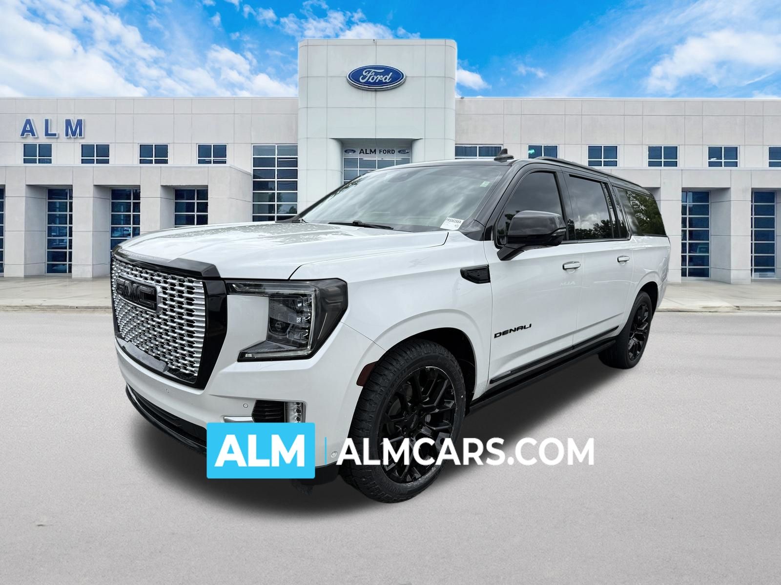 White Frost Tricoat 2023 GMC Yukon XL SUV / Crossover 4X2