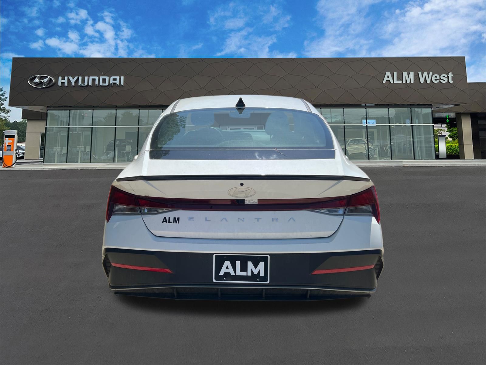 Used 2025 White Hyundai SEL Sport image 6