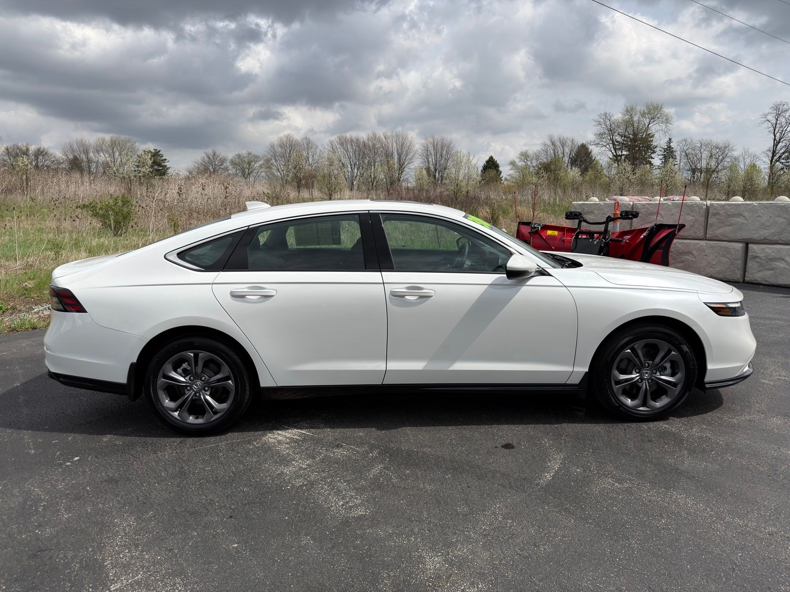 View vehicle photo 7