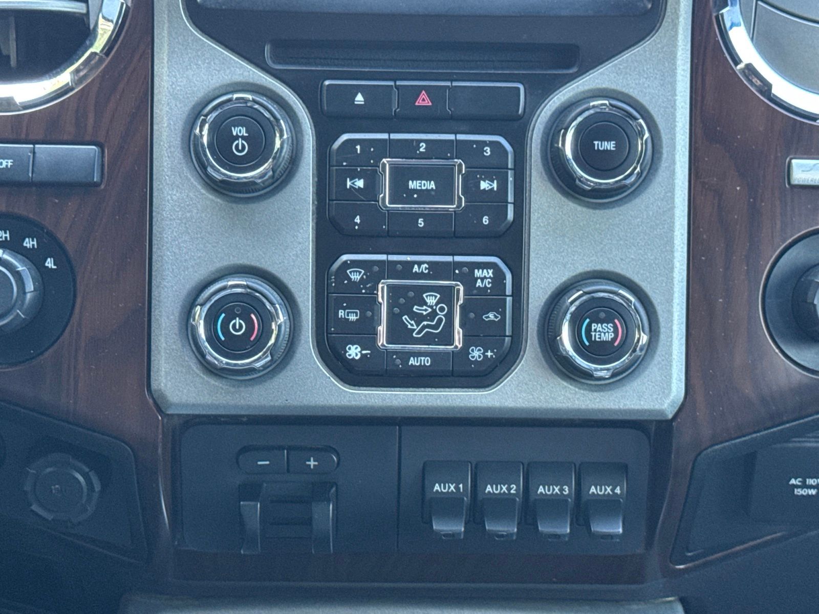 Used 2015 Tuxedo Black Metallic Ford Lariat image 21