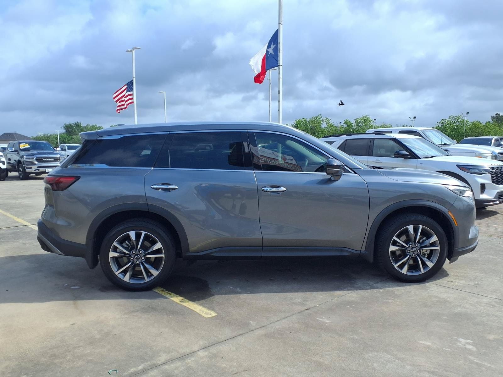 2023 INFINITI QX60 LUXE - 3