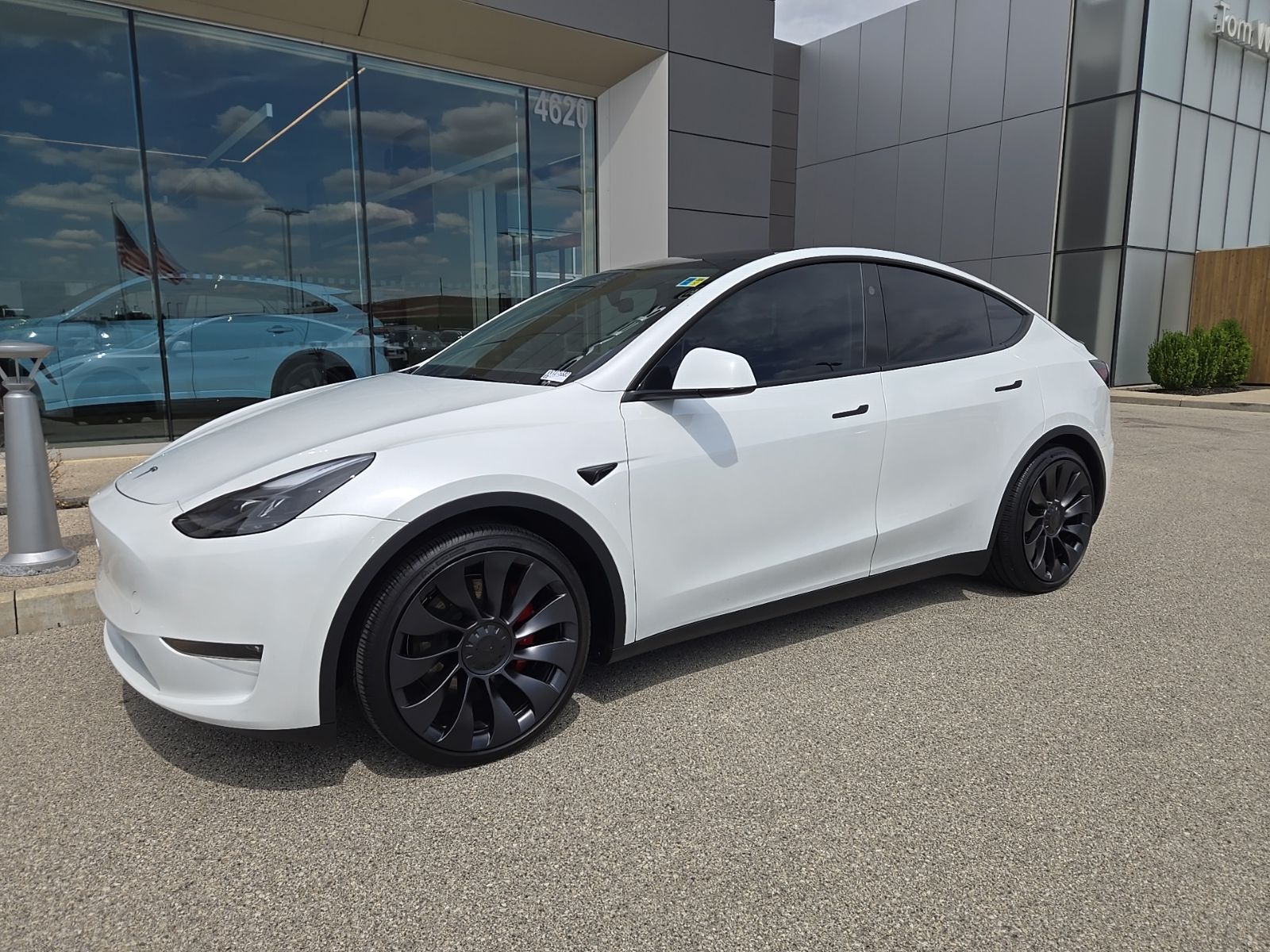 Pearl White Multi-Coat 2024 Tesla Model Y SUV / Crossover All-Wheel Drive 1-Speed Automatic