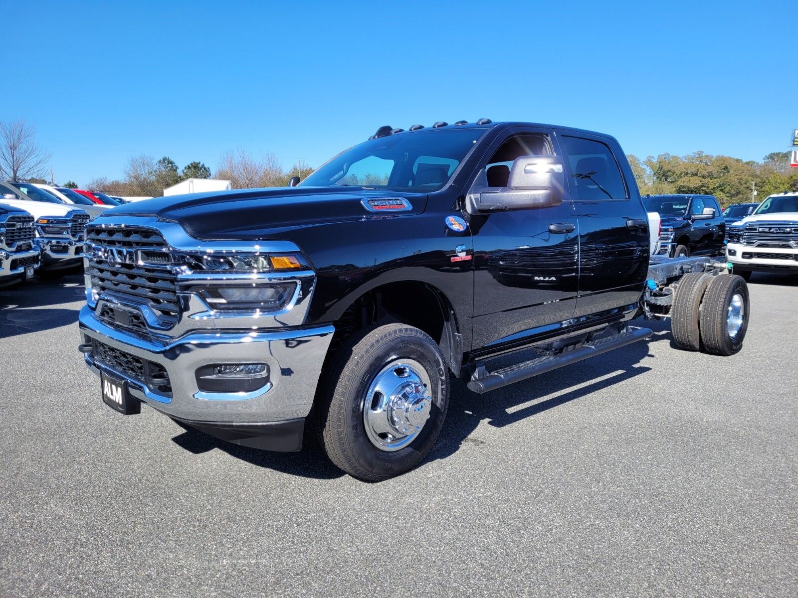 Diamond Black Crystal Pearlcoat 2026 RAM 3500 Chassis Tradesman Crew Cab LB DRW 4WD Pickup Truck Four-Wheel Drive 8-Speed Automatic