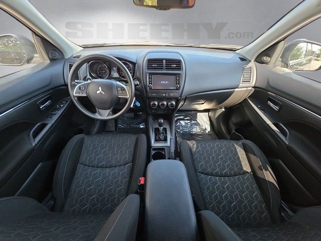 Used 2024  Mitsubishi 2.0 ES image 3