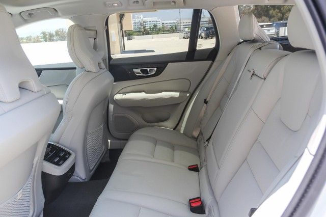 2025 Volvo V60 Cross Country Ultra - Photo 19